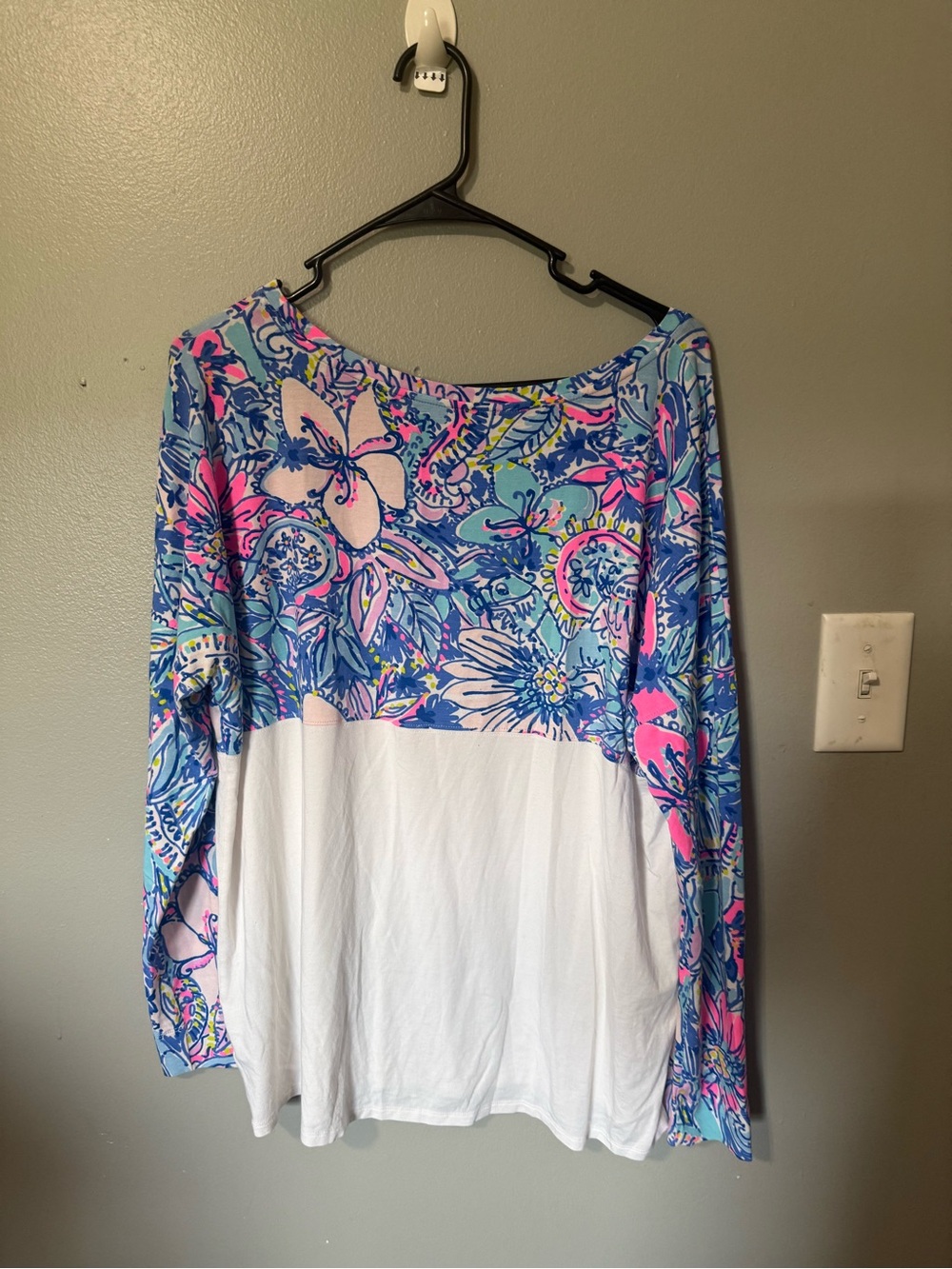 Lilly Pulitzer White Long Sleeve Top with Blue and Pink Floral Yoke size XL